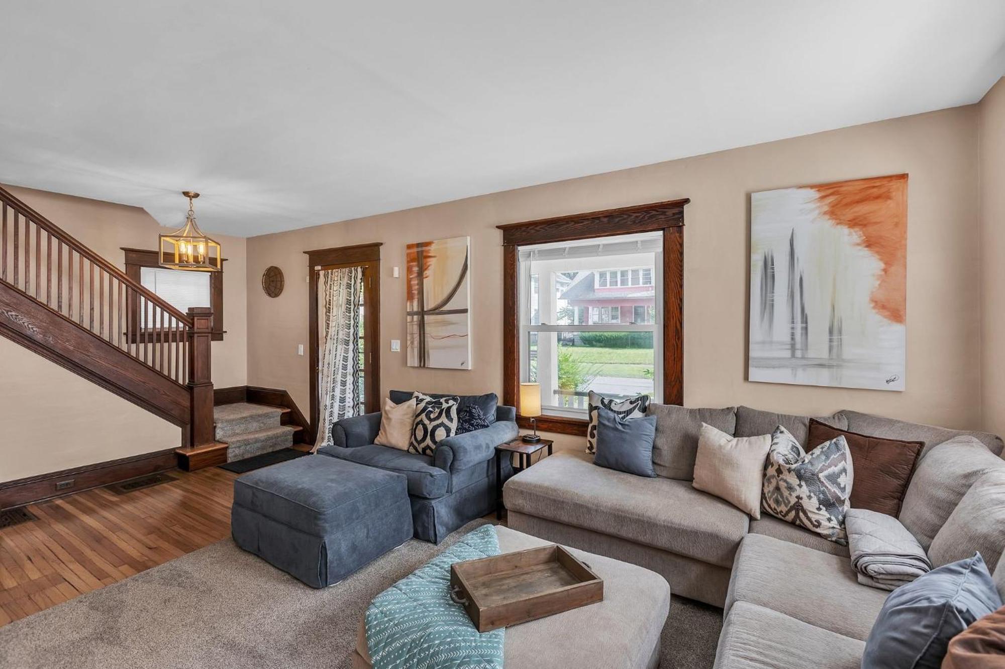 Charming Family Retreat- Cozy Comfort Awaits You! Rochester