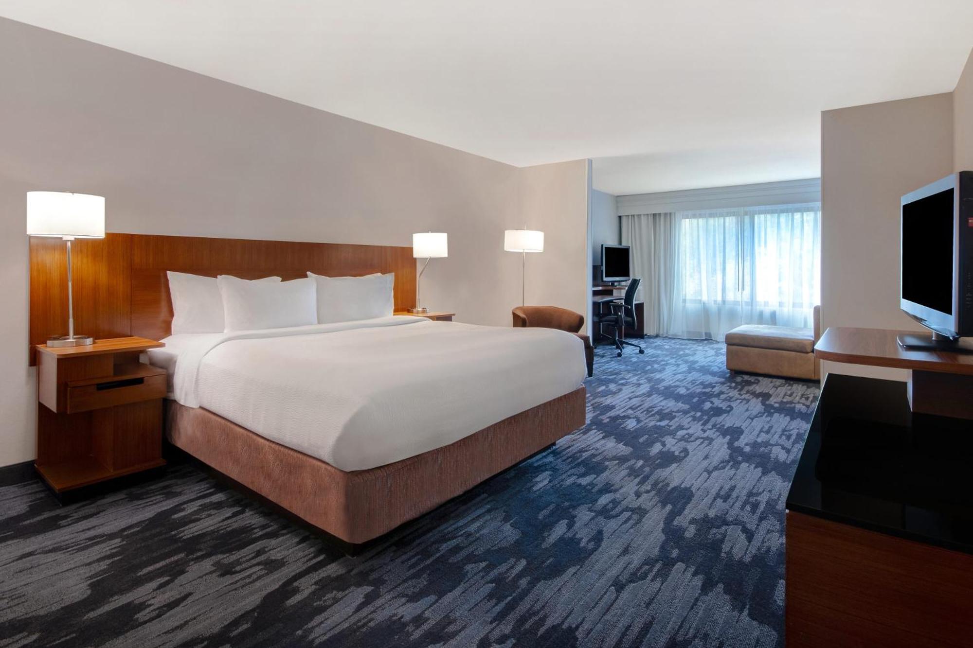 Hotel Fairfield And By Marriott West/greece 3*