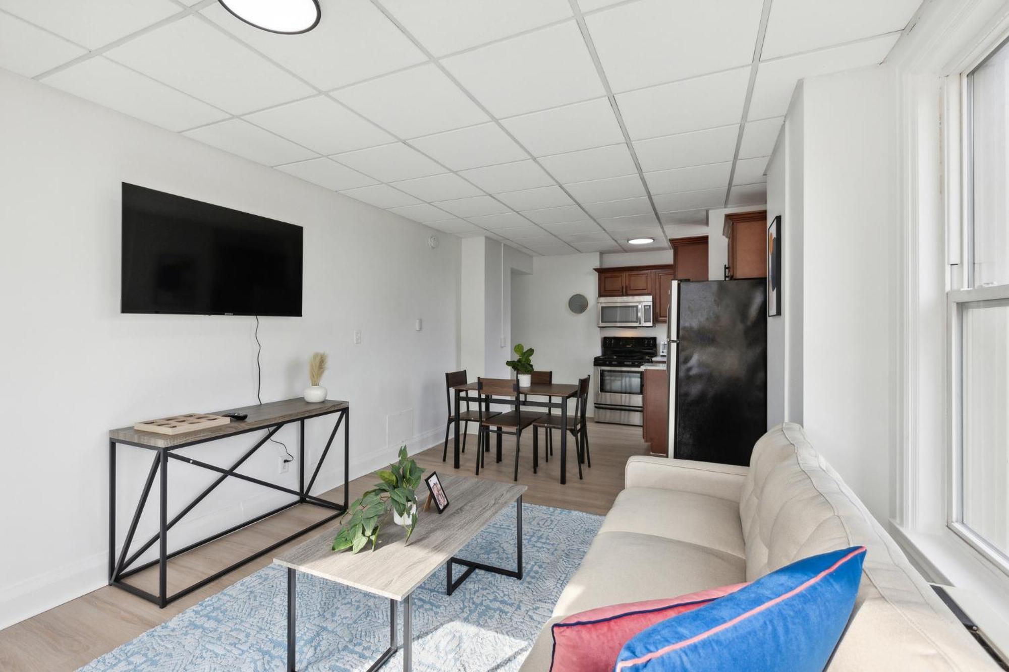 East 636i Cozy & Comfy I Downtown I Gym Rochester