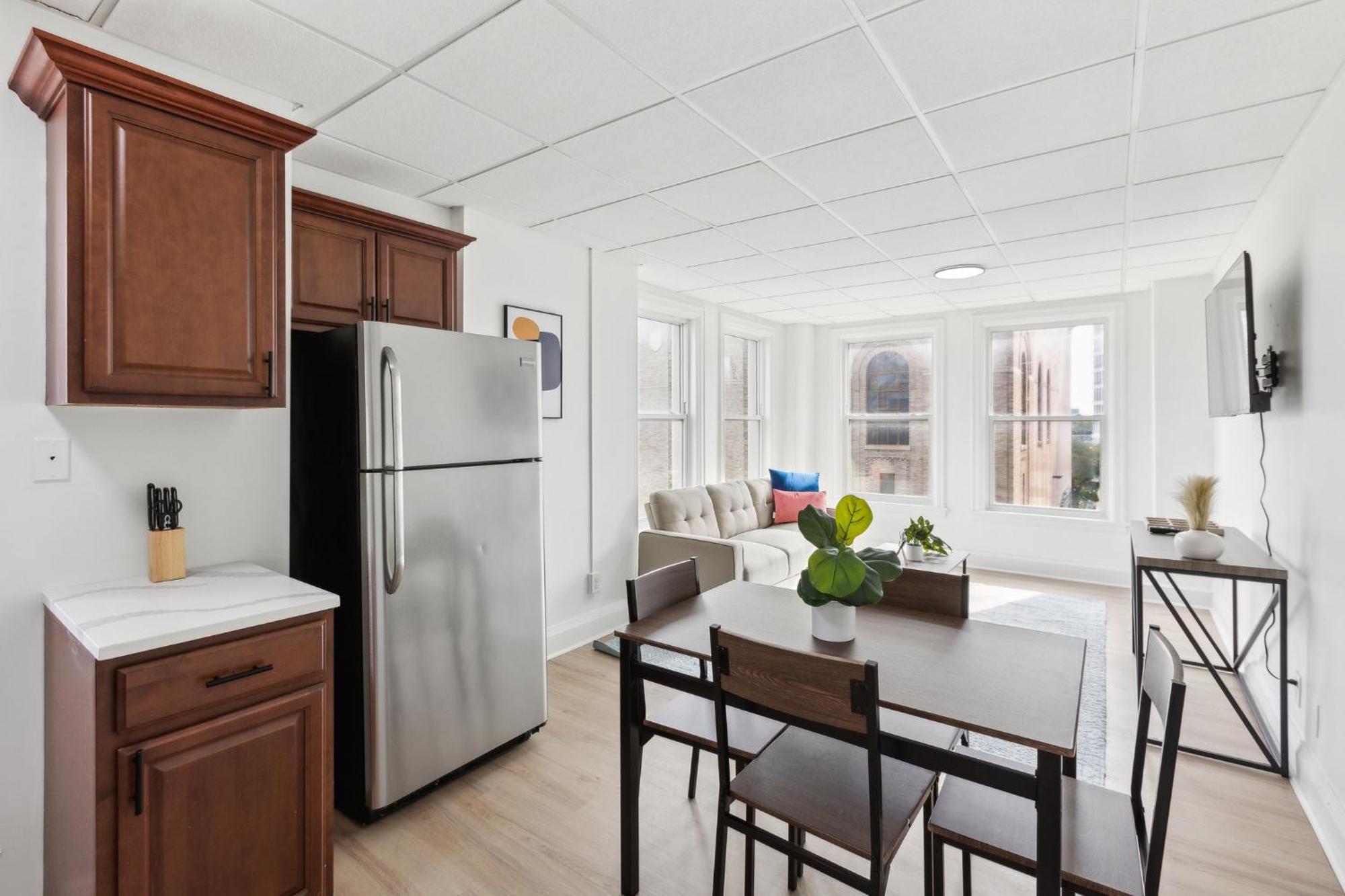 East 636i Cozy & Comfy I Downtown I Gym Apartment