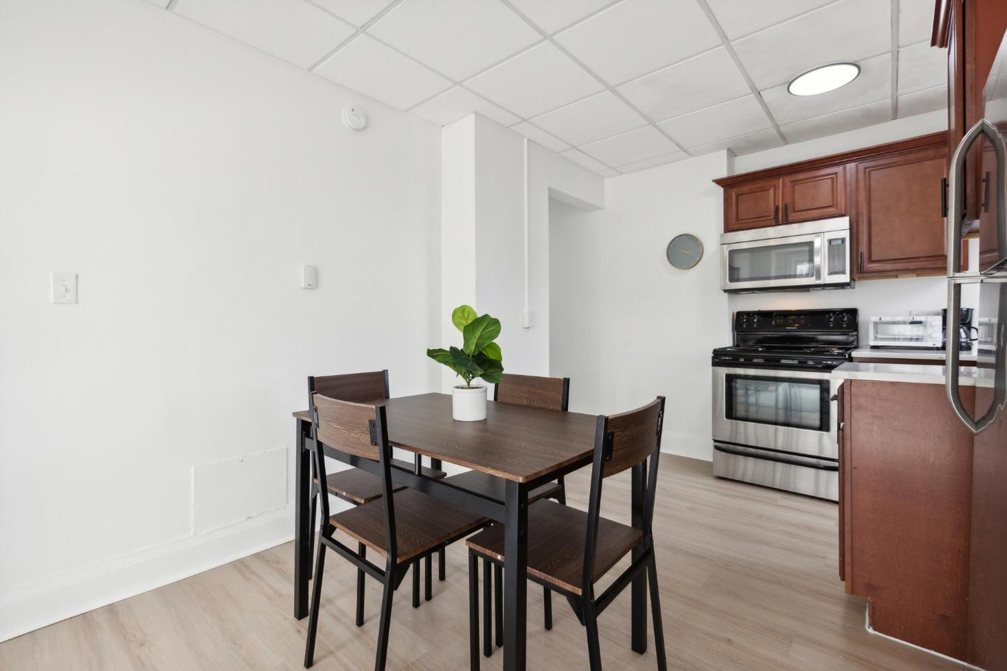 Apartment East 636i Cozy & Comfy I Downtown I Gym *