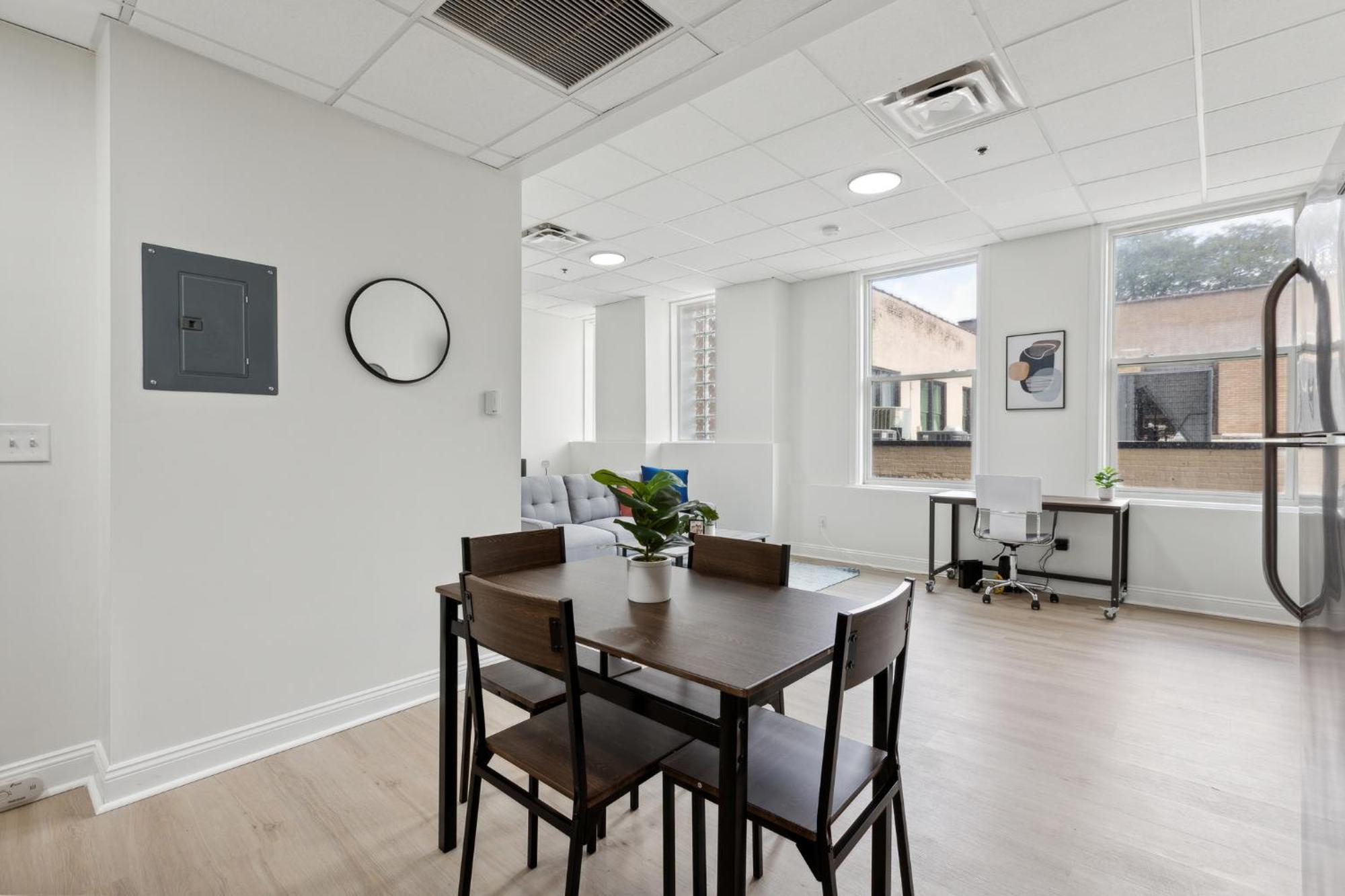 East 225 I Modern In Downtown