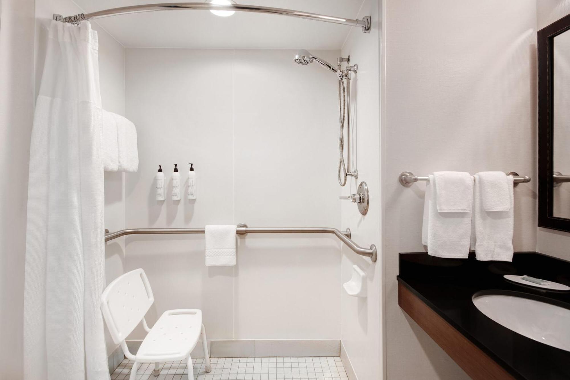 Fairfield And By Marriott West/greece Hotel 3*