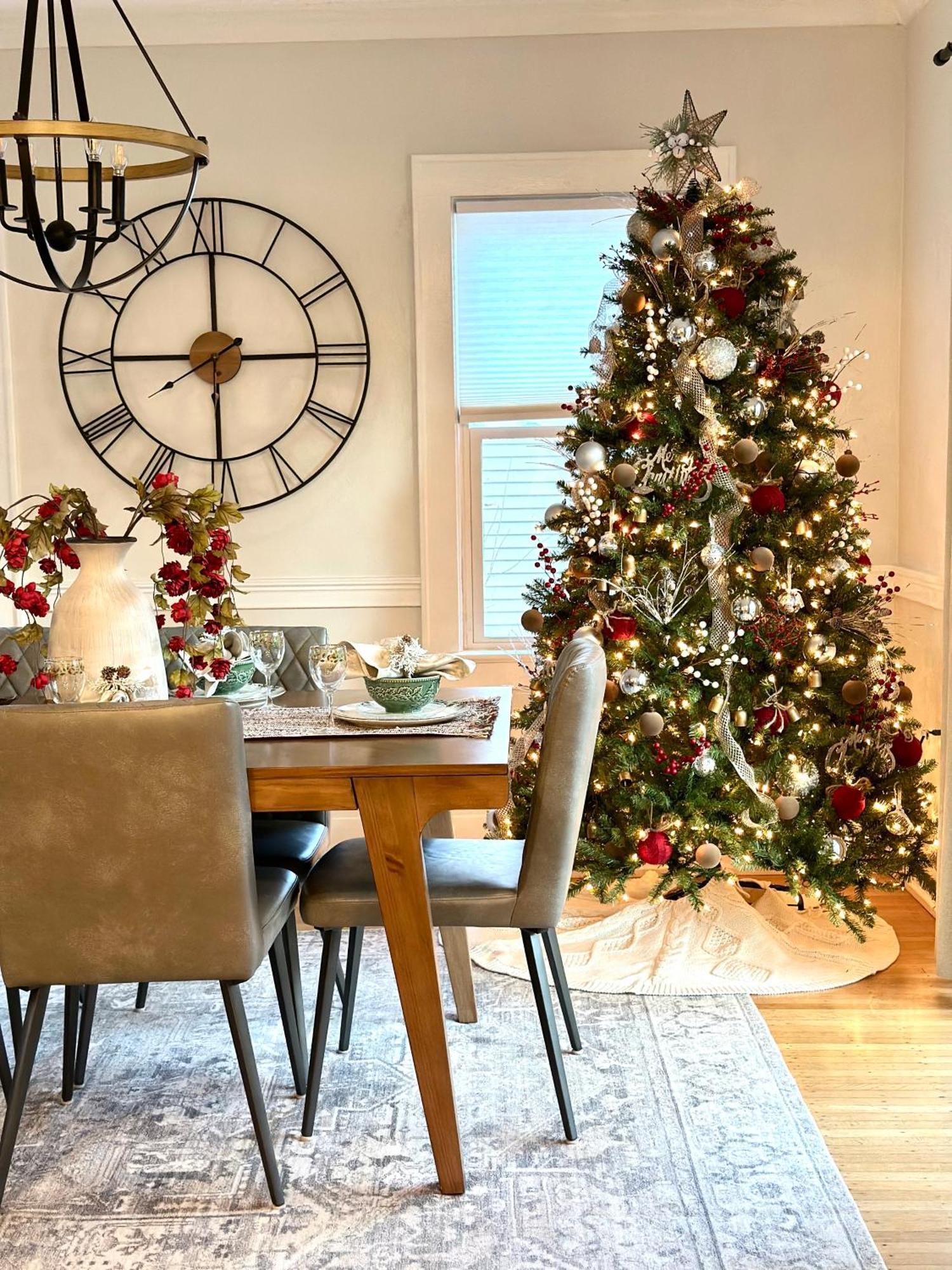 Holiday home Gem: 3br Near All! *