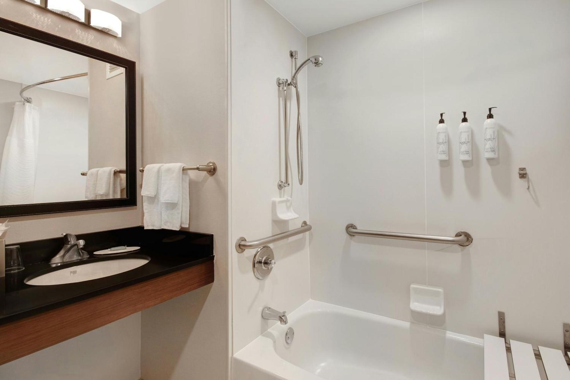 Fairfield And By Marriott West/greece Hotel Rochester