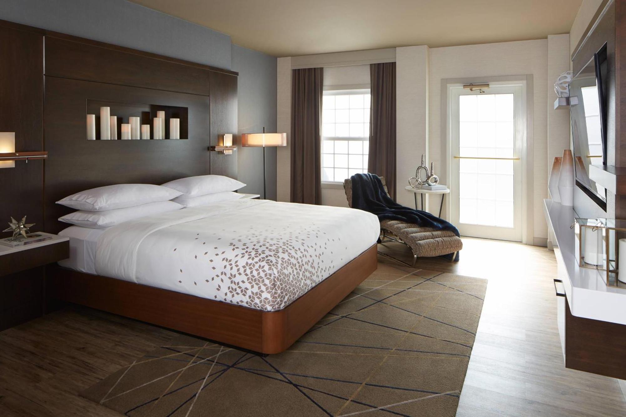 The Del Monte Renaissance & Hotel