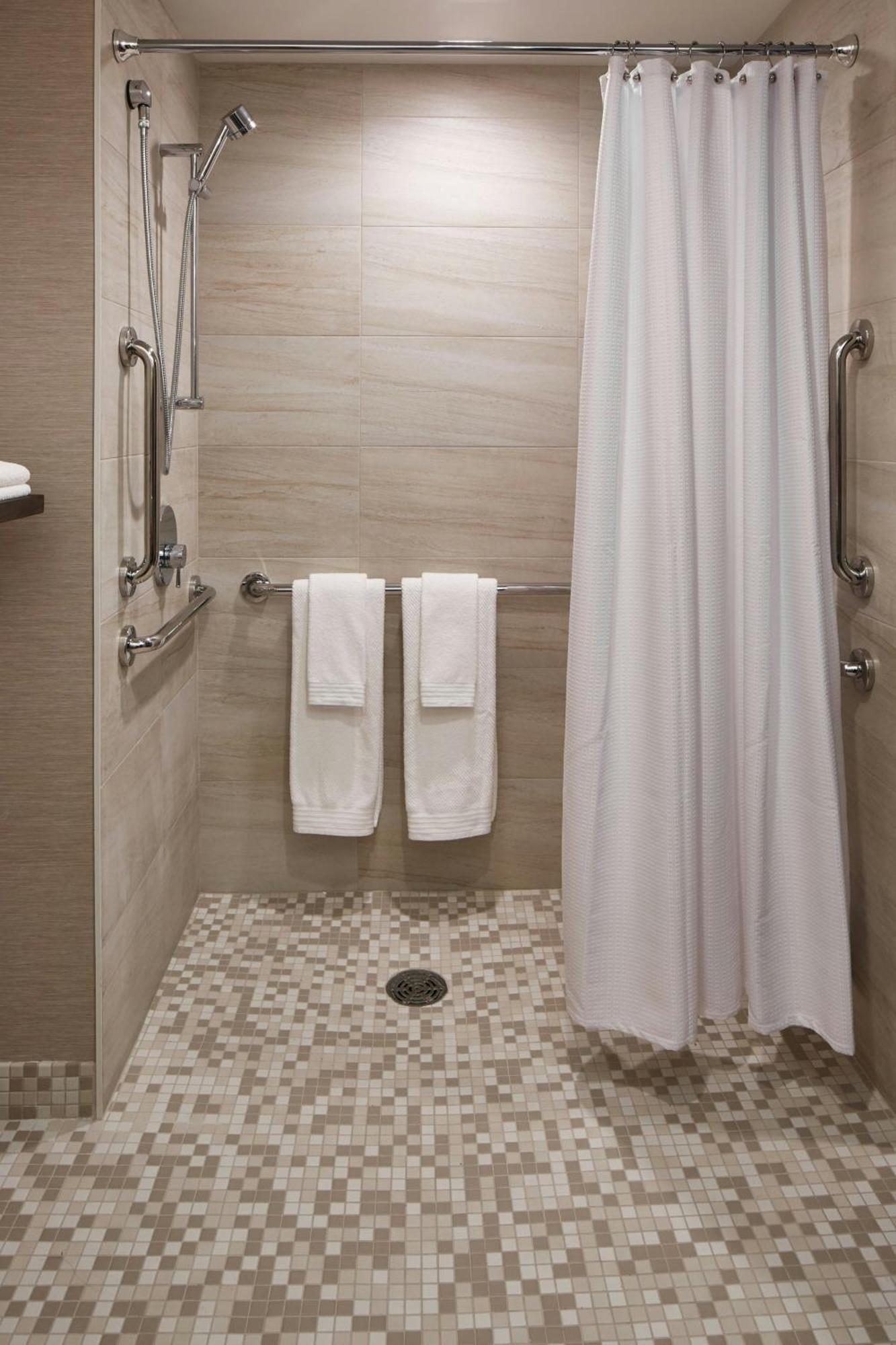 Hotel The Del Monte Renaissance &