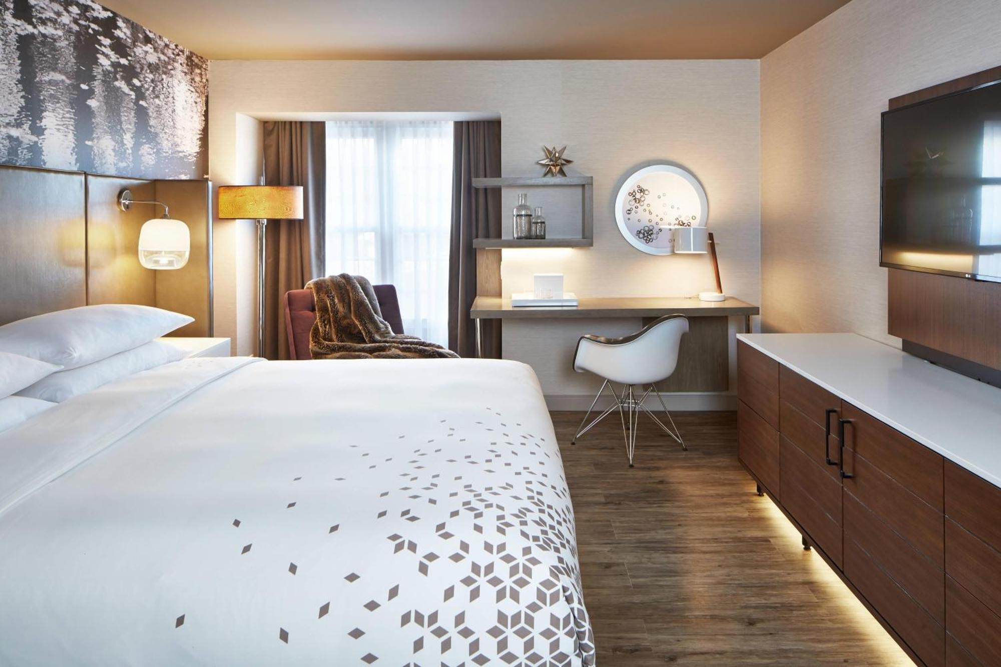 The Del Monte Renaissance & Hotel Rochester