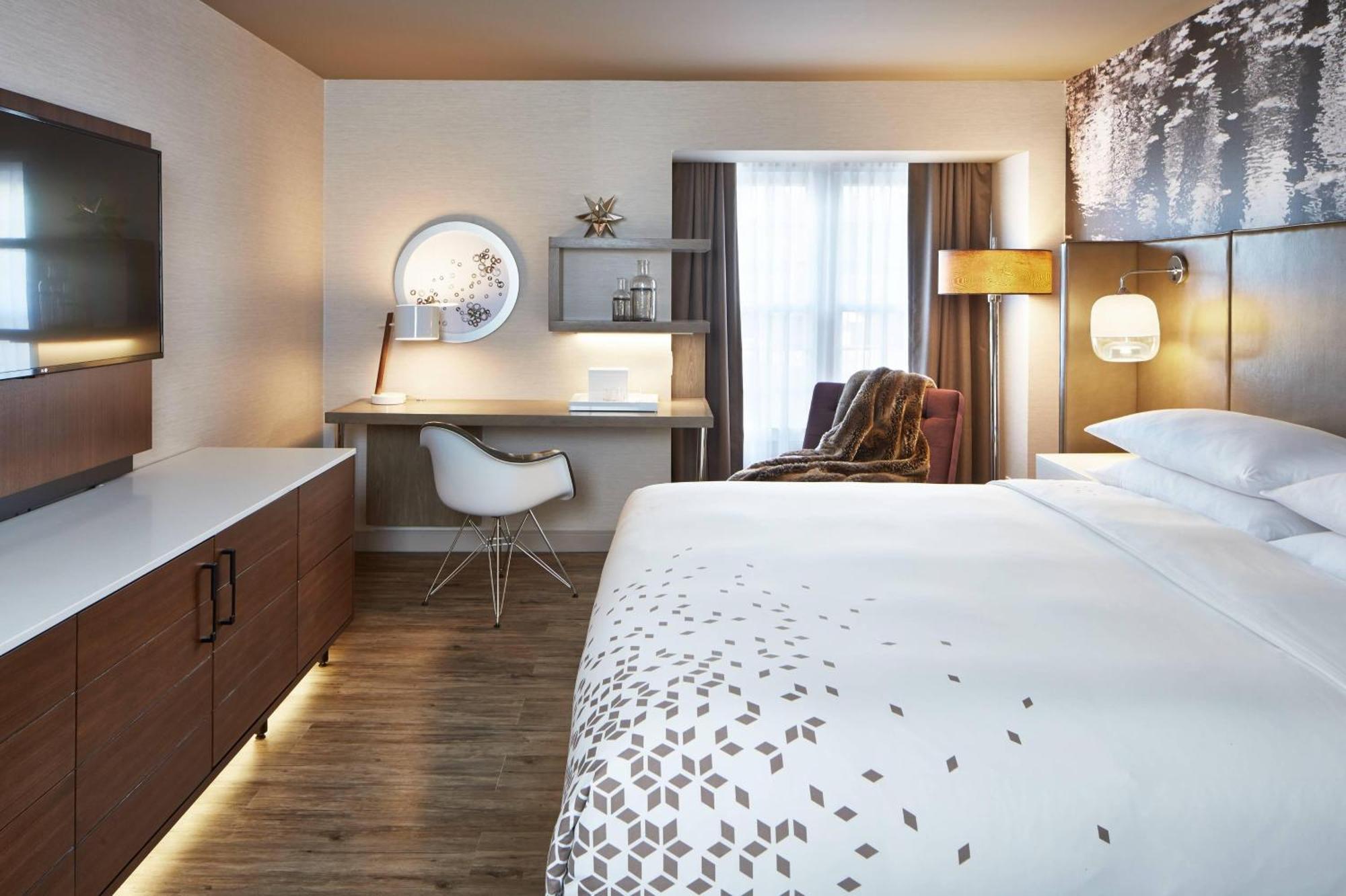 The Del Monte Renaissance & Hotel Rochester