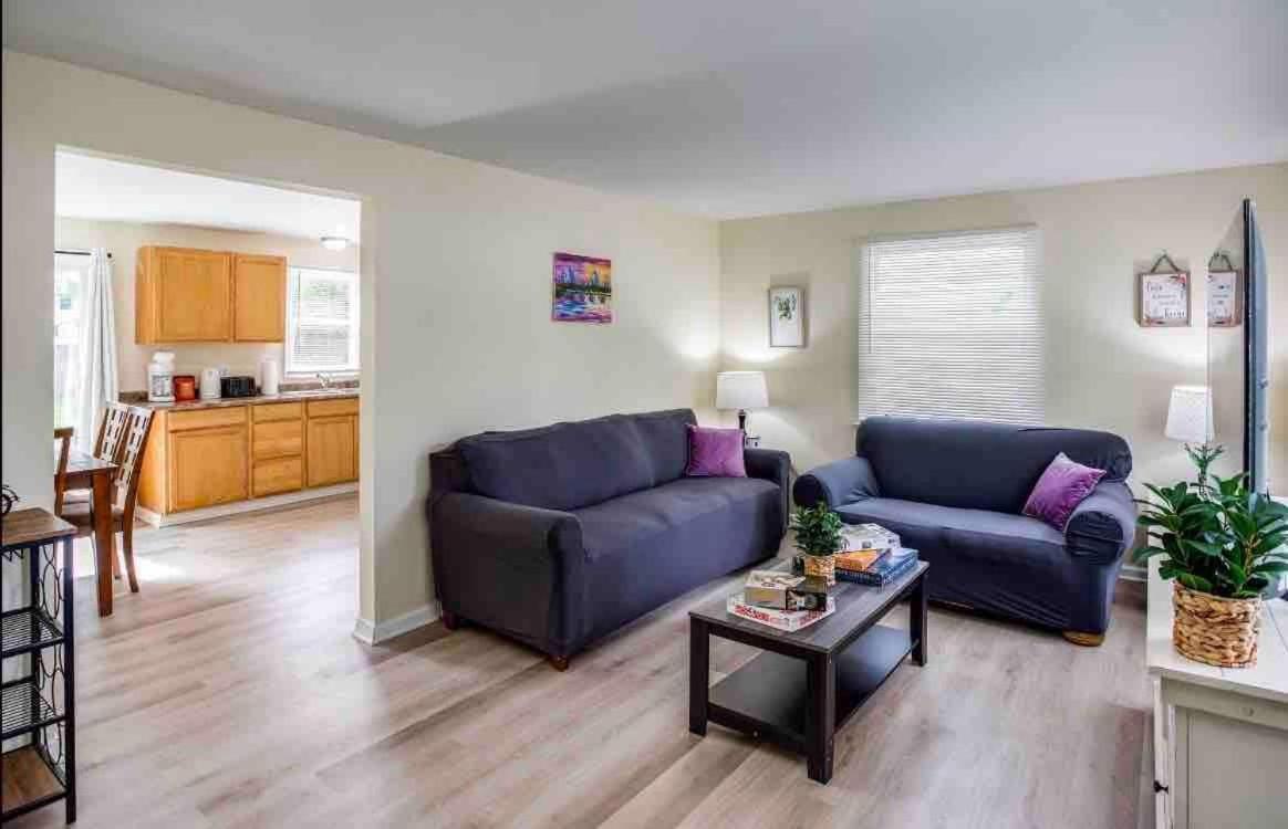 Cozy Steps To Rit By Uofr Airport Dwtn With Ac Rochester