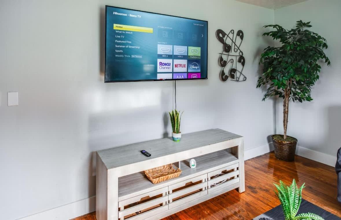 Comfortable Close To Everything Near Downtown Holiday home