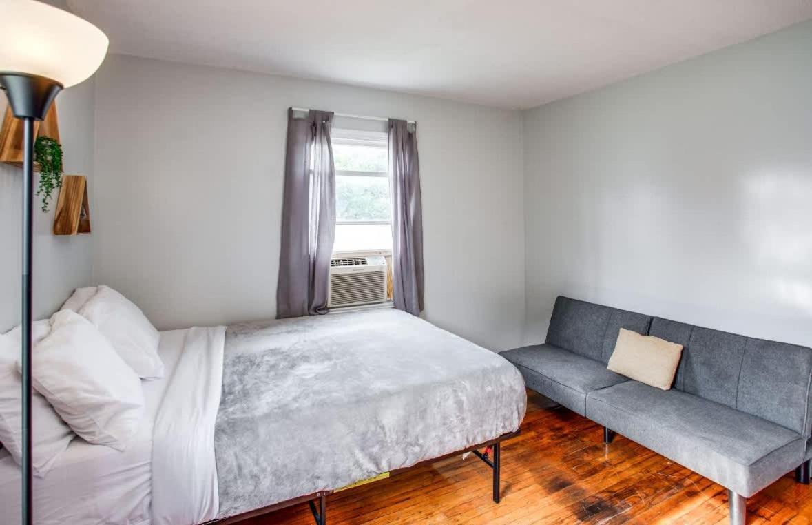Holiday home Comfortable Close To Everything Near Downtown *