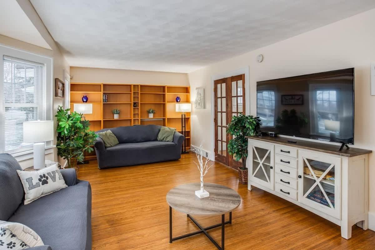 Charming Steps To Uofr Near Airport Downtown Rit Rochester