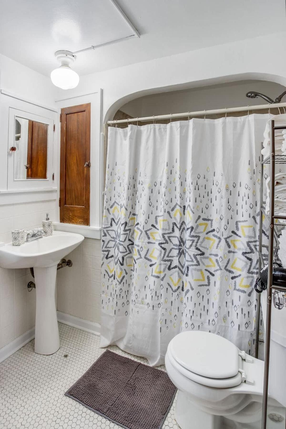 Charming Steps To Uofr Near Airport Downtown Rit Holiday home *