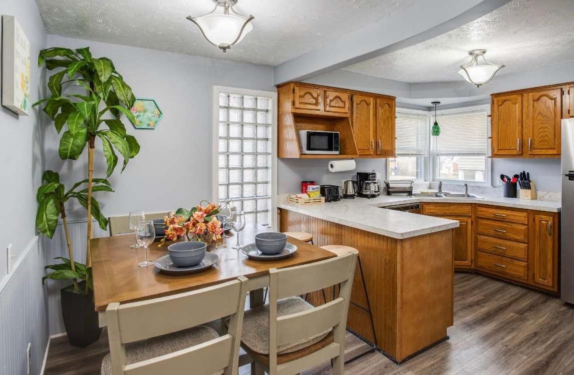 Astonishing Mins Away Airport Dwtn Uofr Andrit Holiday home *