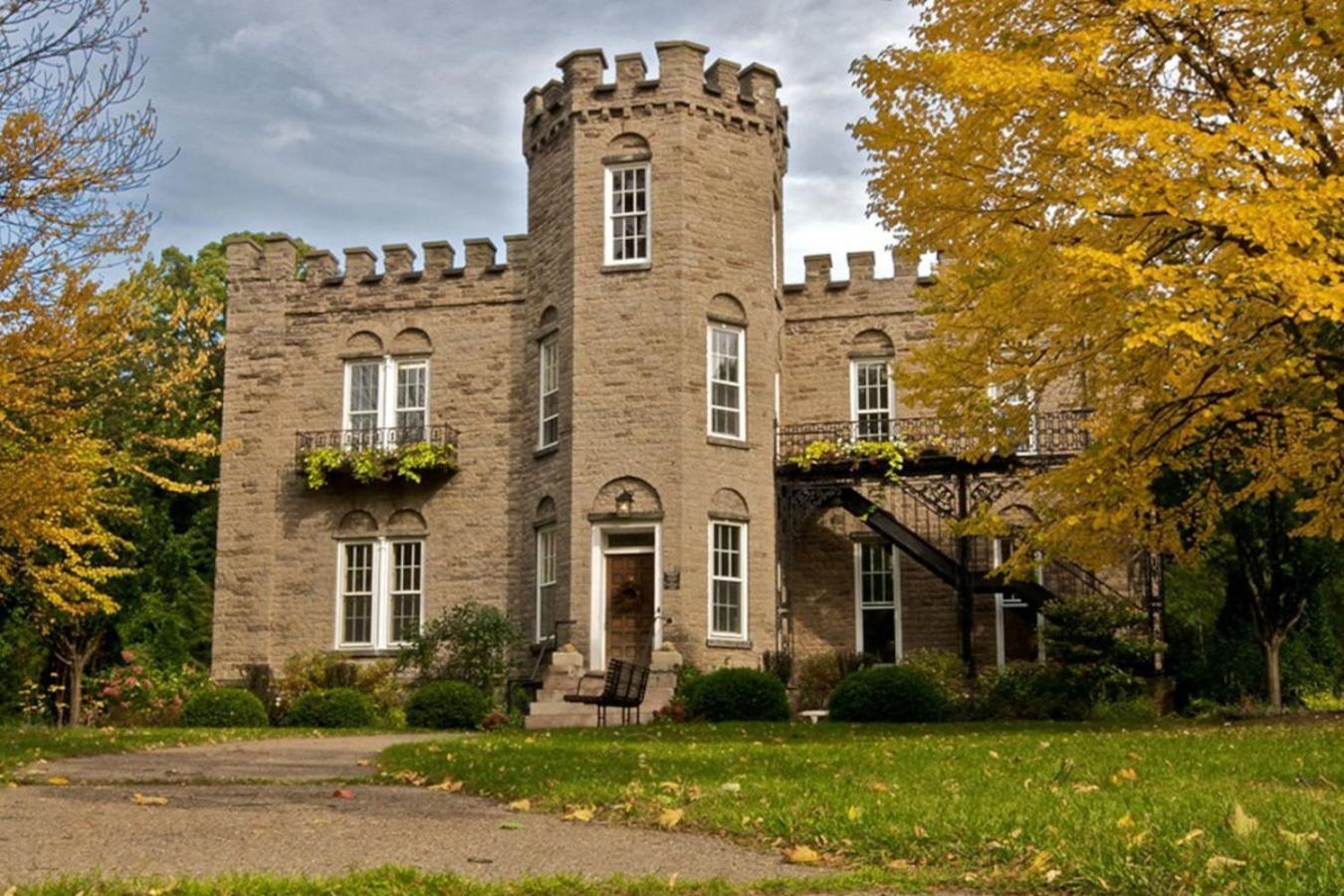 Simple Private In Shared Near College Town - Minutes To