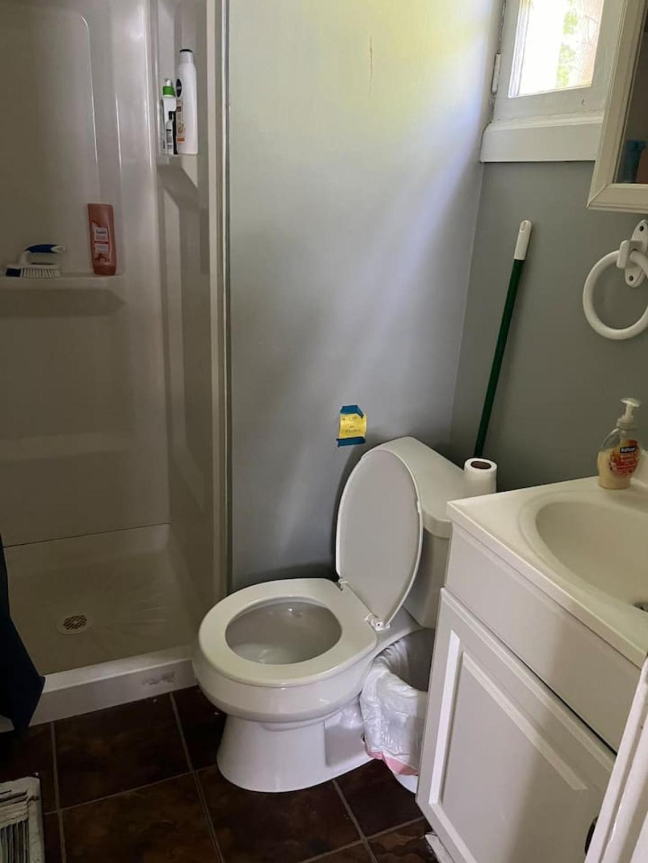 Simple Private In Shared Near College Town - Minutes To