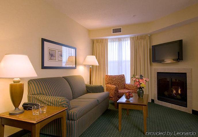 Henrietta Hotel 3*