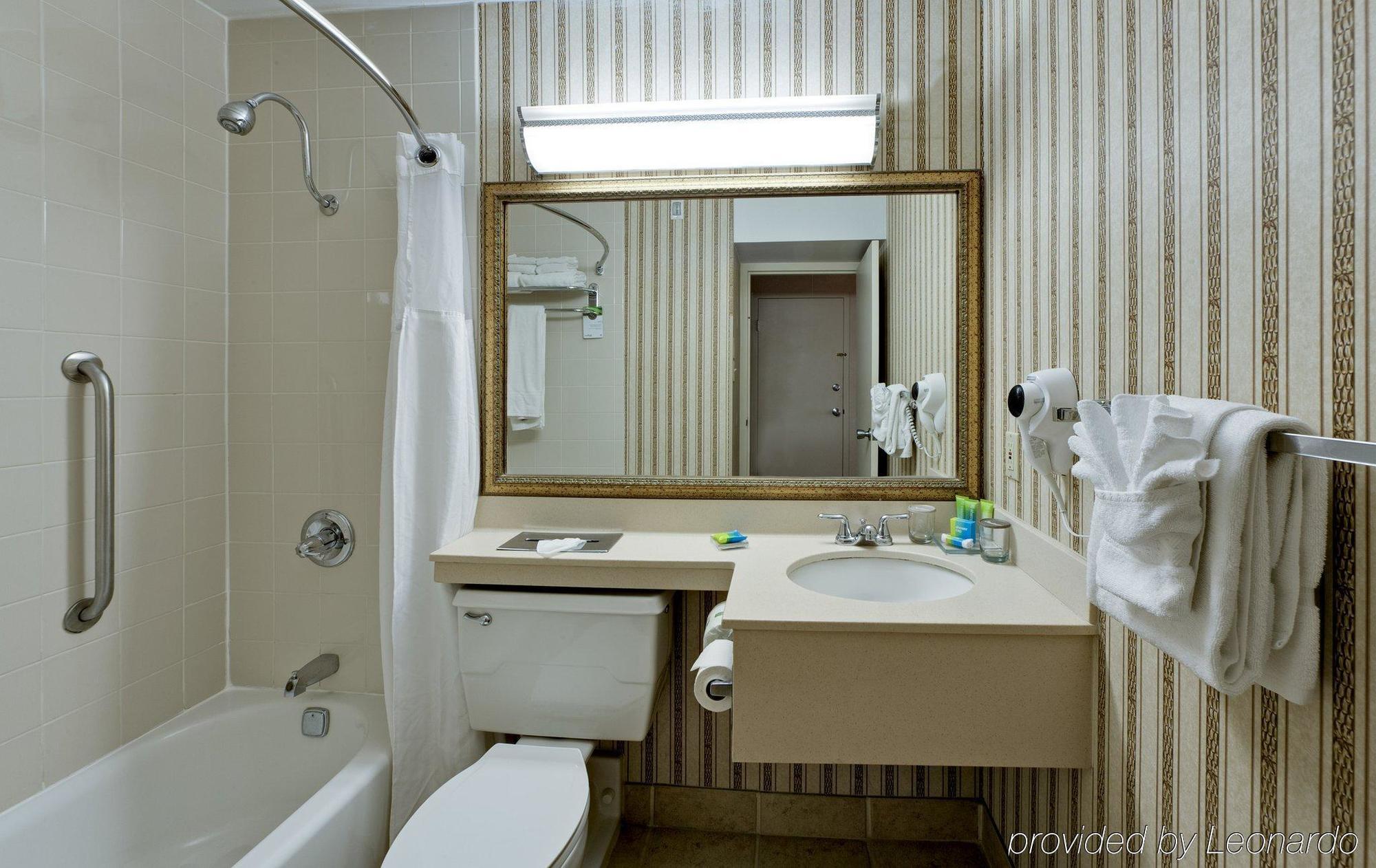 Hotel Radisson Airport 3*