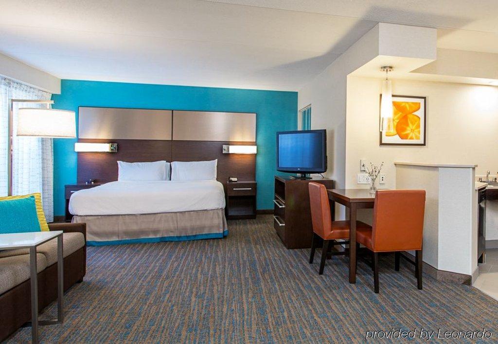 Hotel By Marriott West Greece 3*