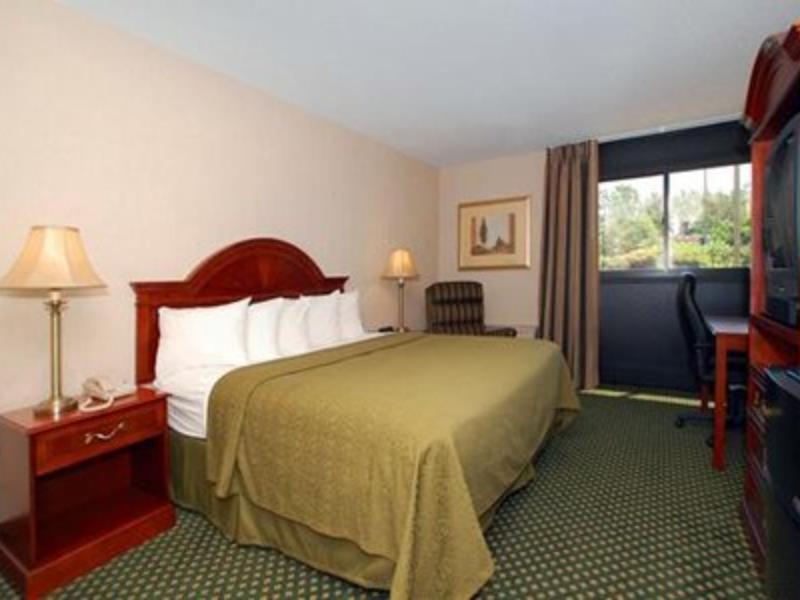 Hotel 6 - Airport Rochester