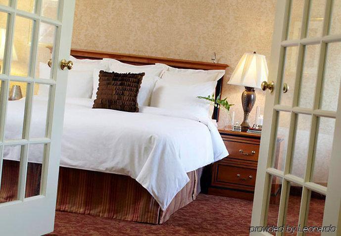 The Del Monte Renaissance & Hotel Rochester