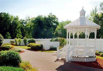 Hotel Fairfield And By Marriott West/greece 3*
