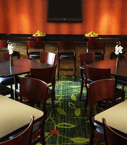 Hotel Fairfield Airport 3*