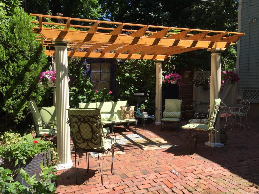 A At The Edward Harris House Rochester