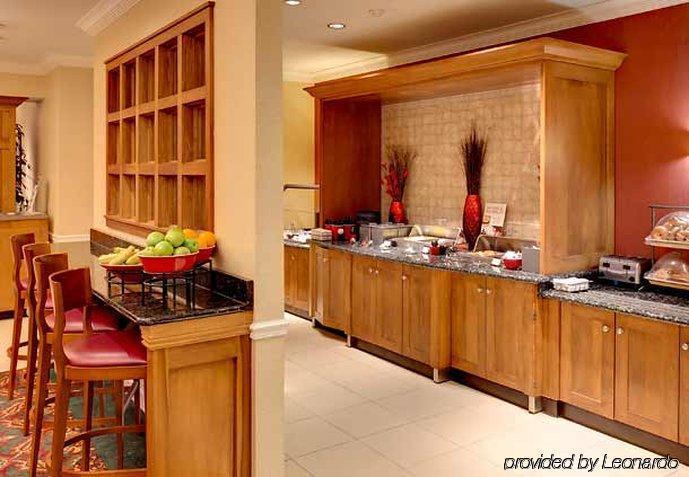 Henrietta Hotel 3*