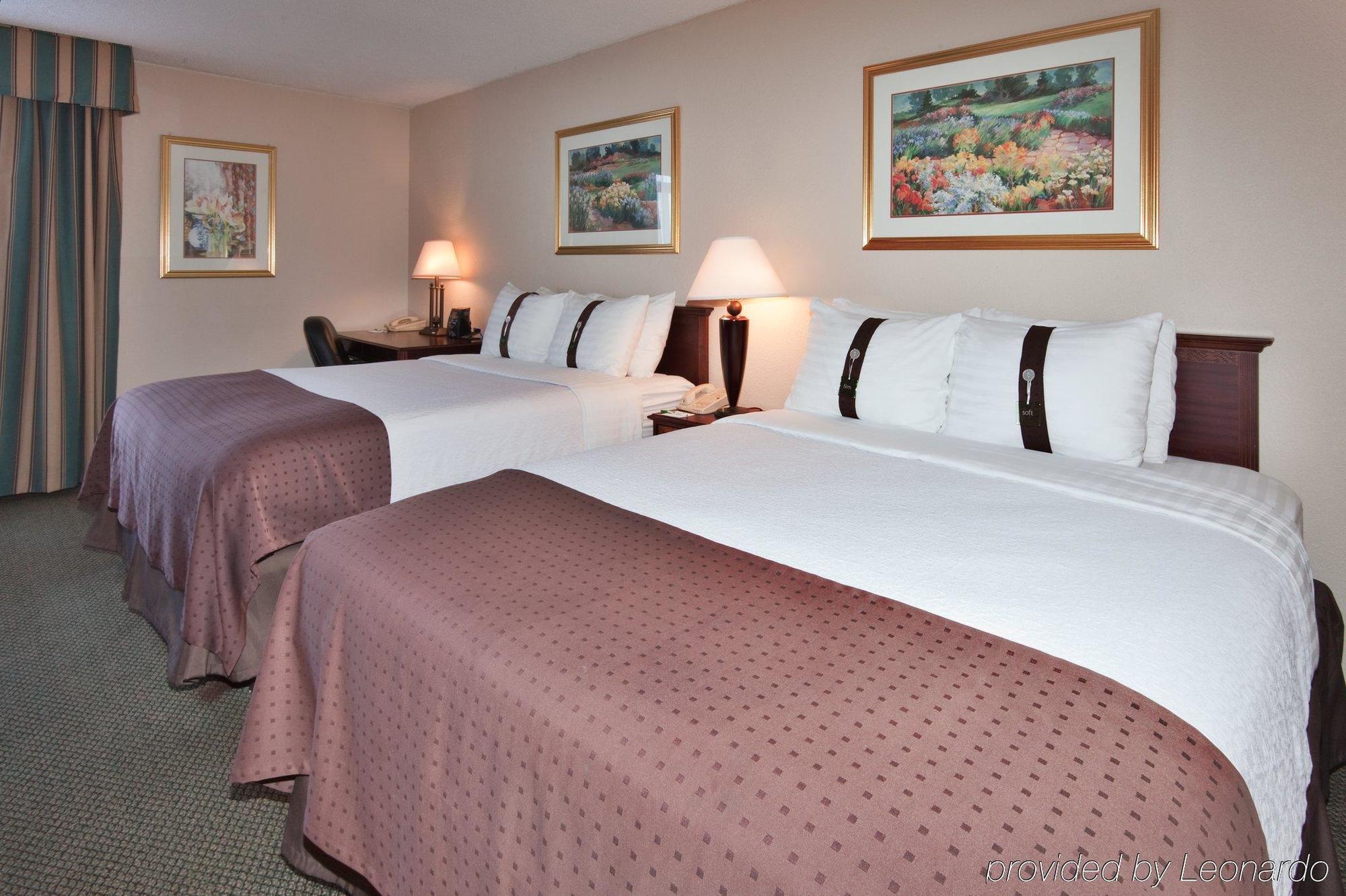 Ramada Plaza Airport Rochester