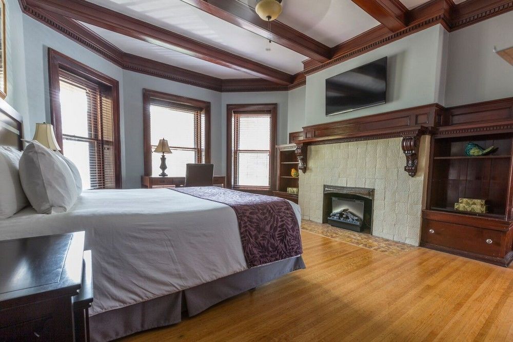 Hotel 7 On Strath Rochester