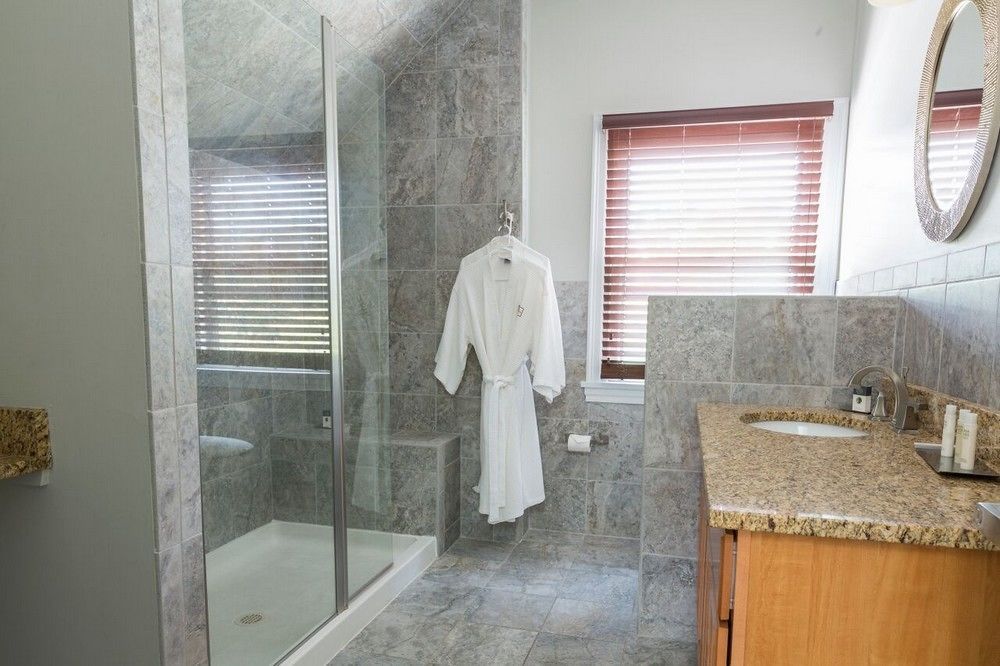 7 On Strath Hotel 3*