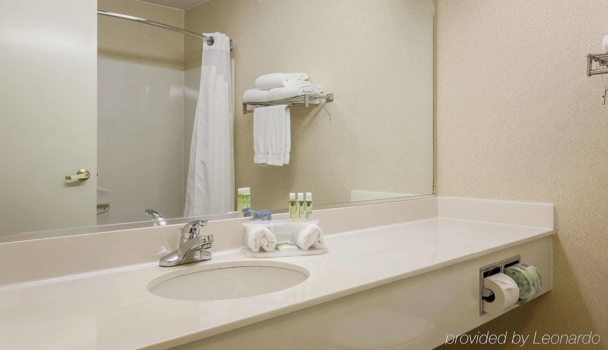 Hotel Express Irondequoit By Ihg 2*