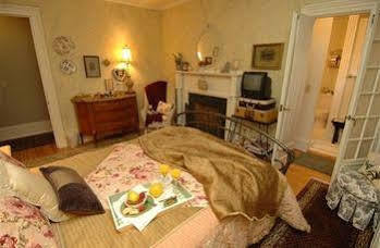 Bed & Breakfast A At The Edward Harris House