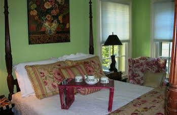 Bed & Breakfast A At The Edward Harris House 4*