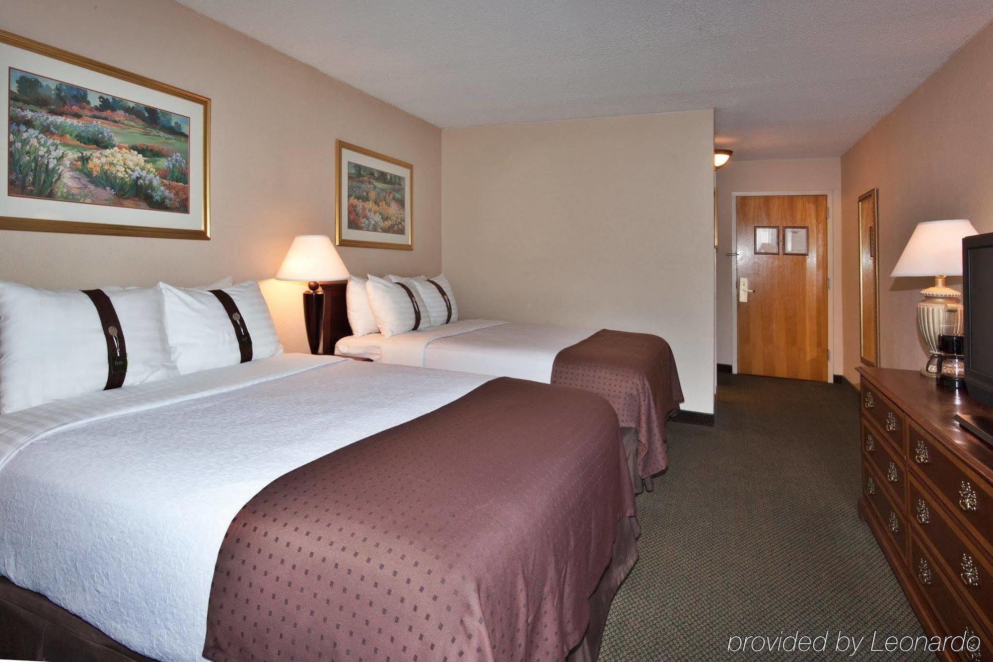 Hotel Ramada Plaza Airport 3*