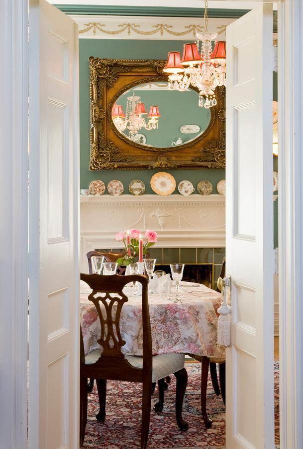 Bed & Breakfast A At The Edward Harris House 4*