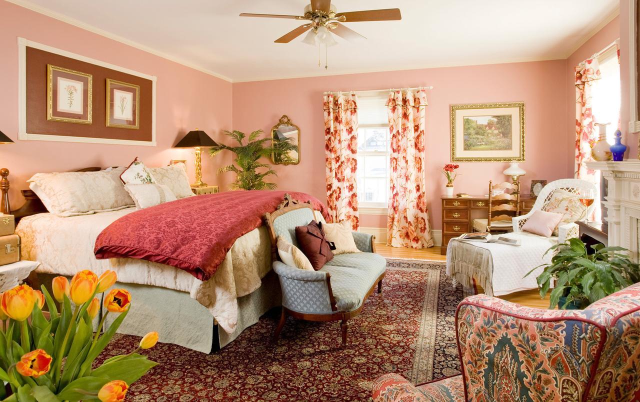 Bed & Breakfast A At The Edward Harris House 4*