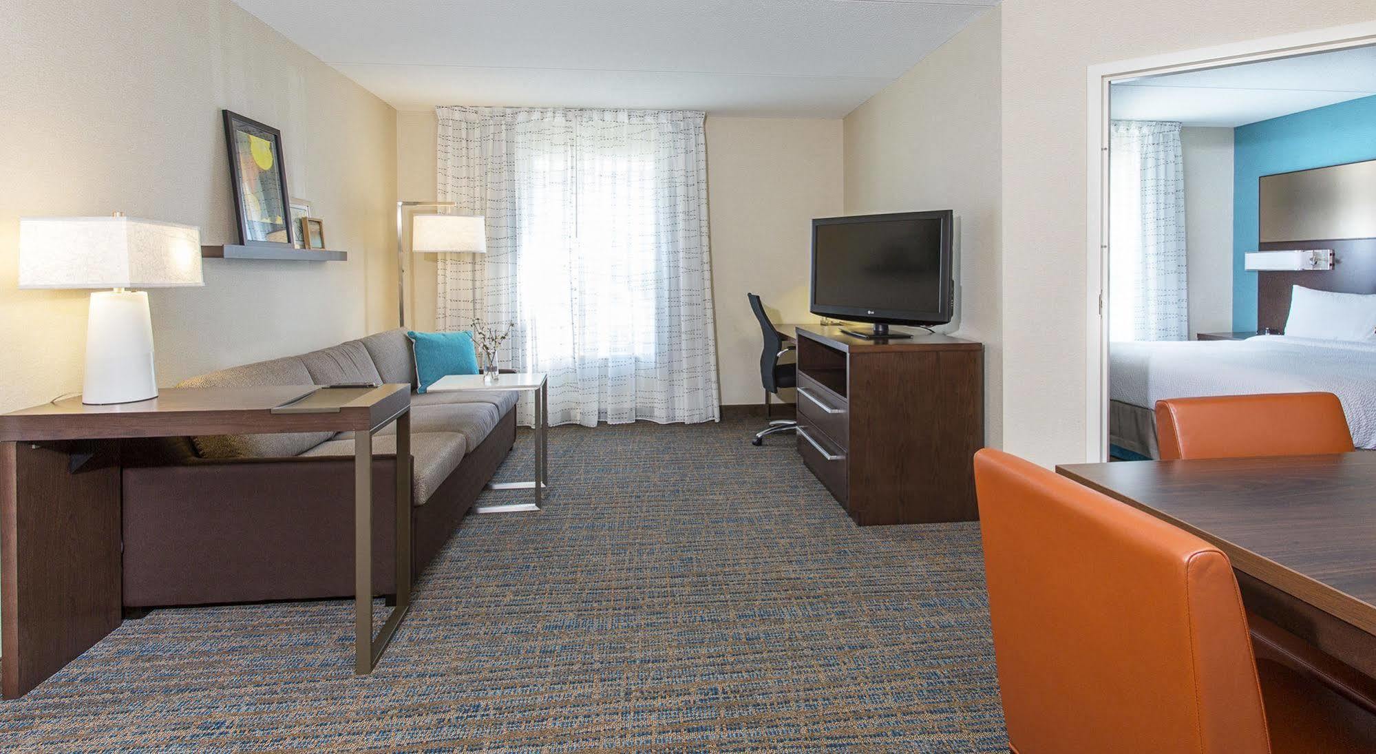 Hotel By Marriott West Greece