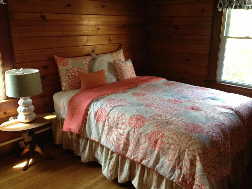 Bed & Breakfast A At The Edward Harris House 4*