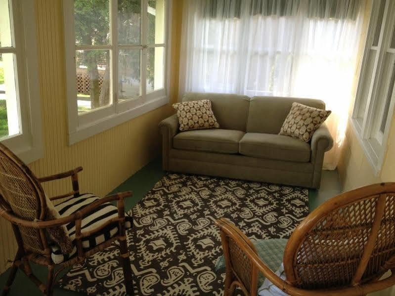 Bed & Breakfast A At The Edward Harris House 4*