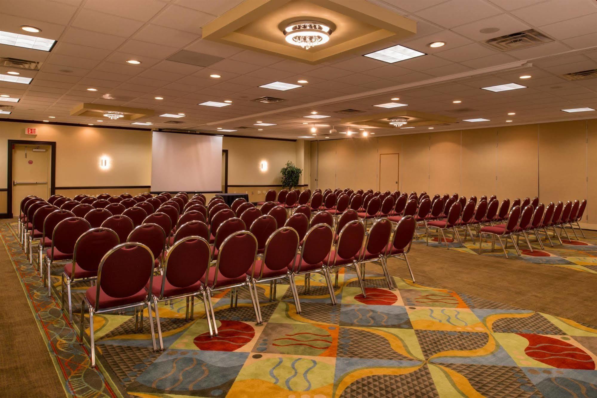 Ramada Plaza Airport Rochester