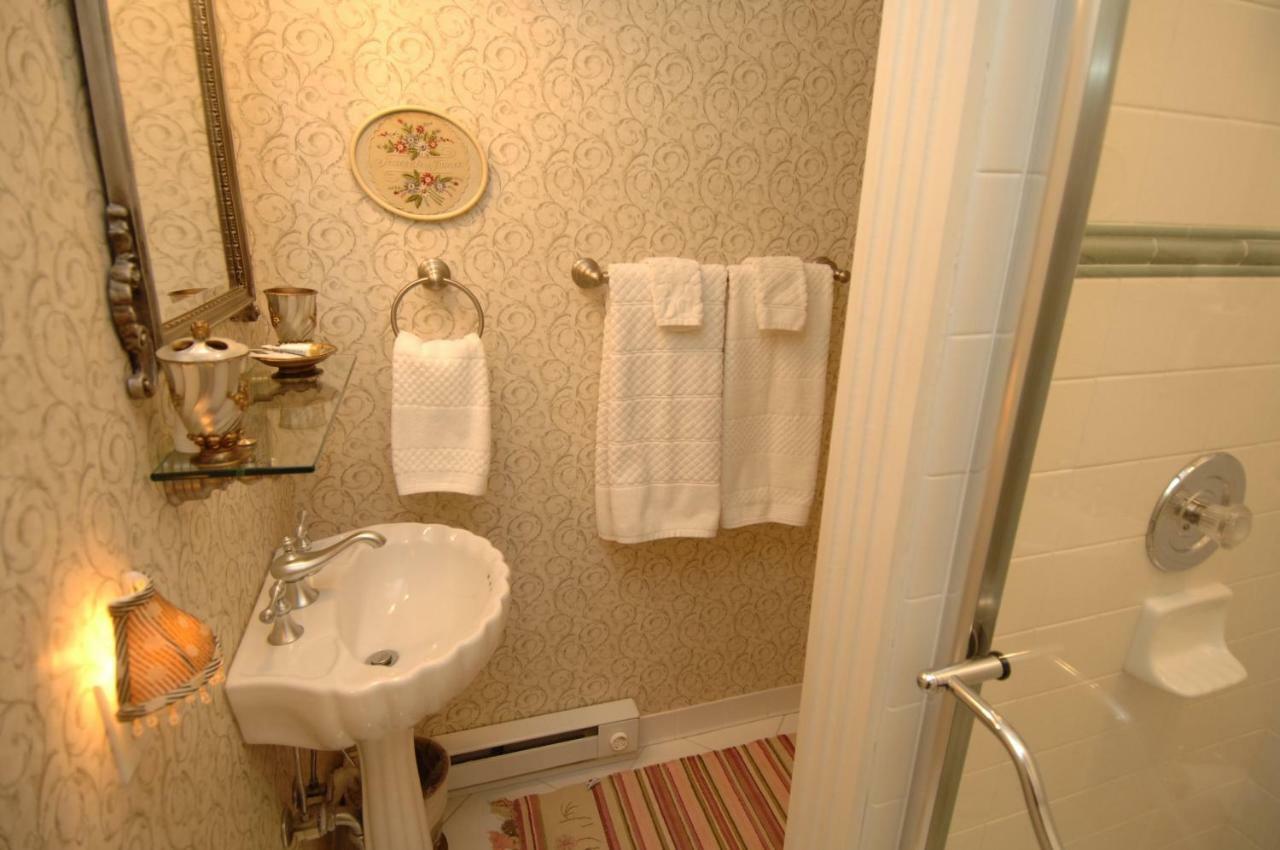 Bed & Breakfast A At The Edward Harris House Rochester