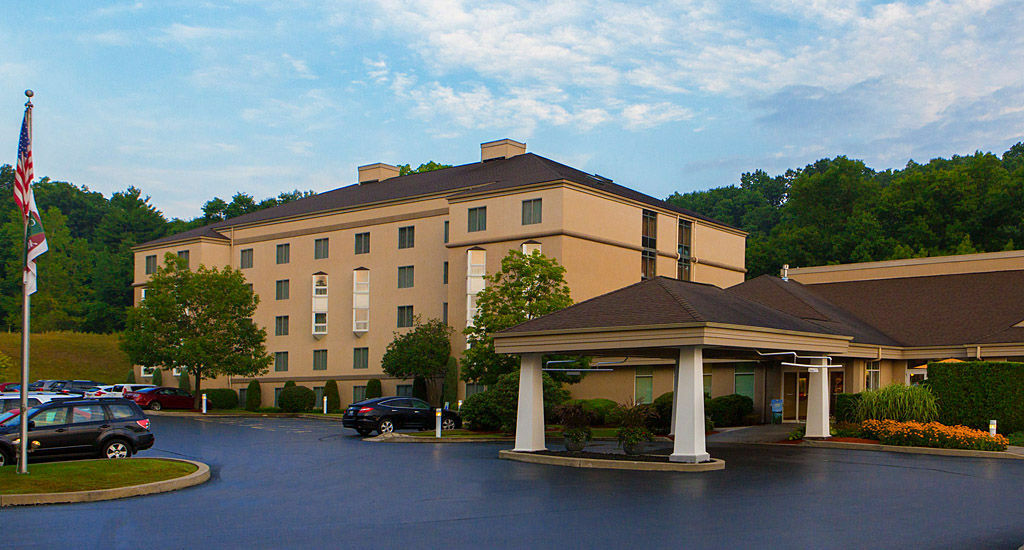 Courtyard East / Penfield 4*