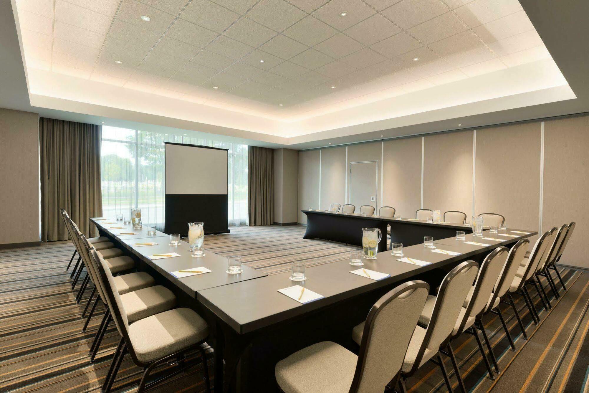 Hilton Garden - & Medical Center Hotel 3*
