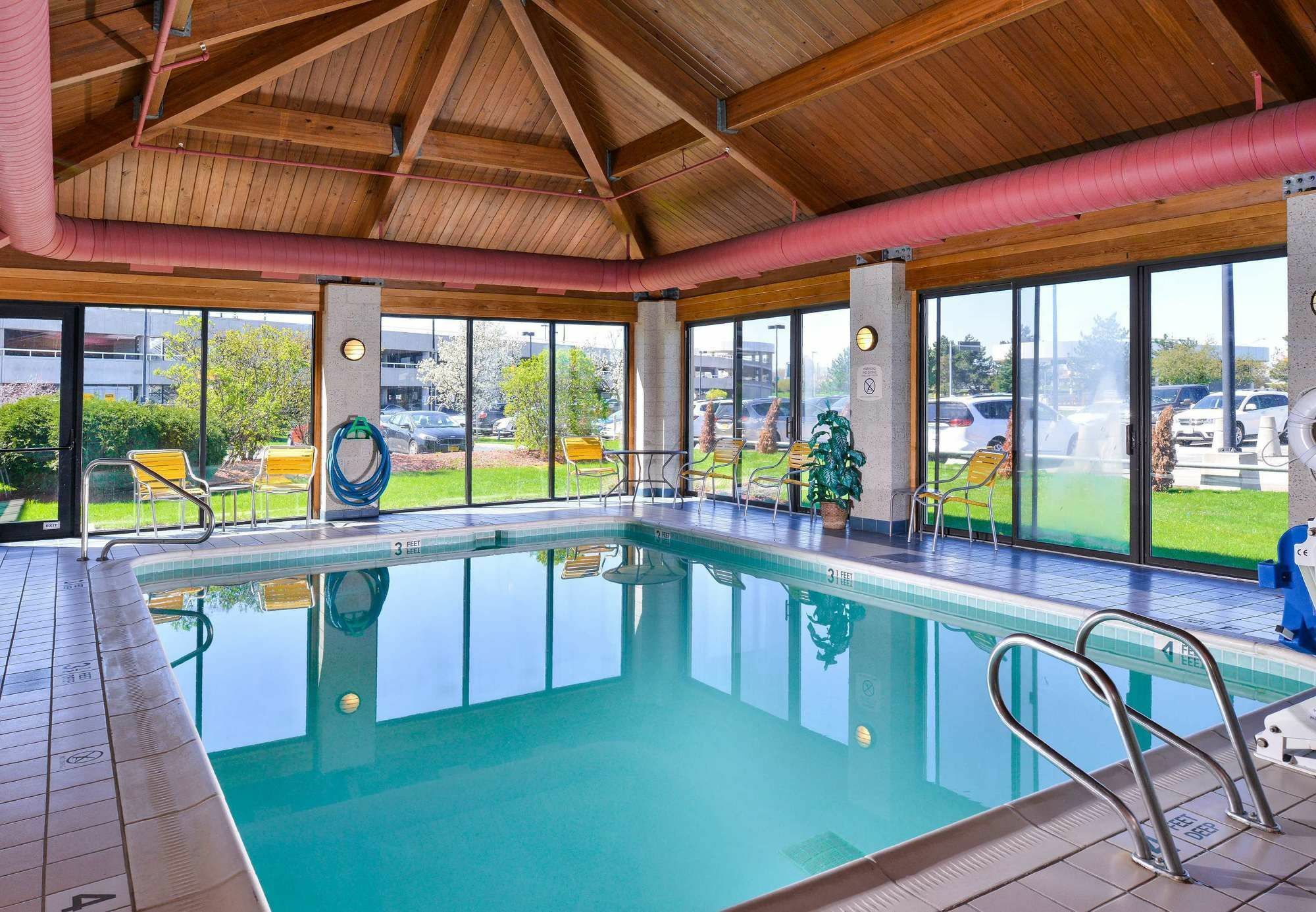 Fairfield Airport Hotel 3*