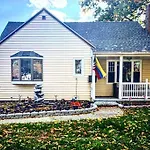Adorable&Cozy Suburban Home Mins From Dwtn/Airport