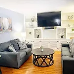 Adorable&Cozy Suburban Home Mins From Dwtn/Airport