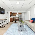 East 120 I Modern Refinished Apt Downtown I Gym